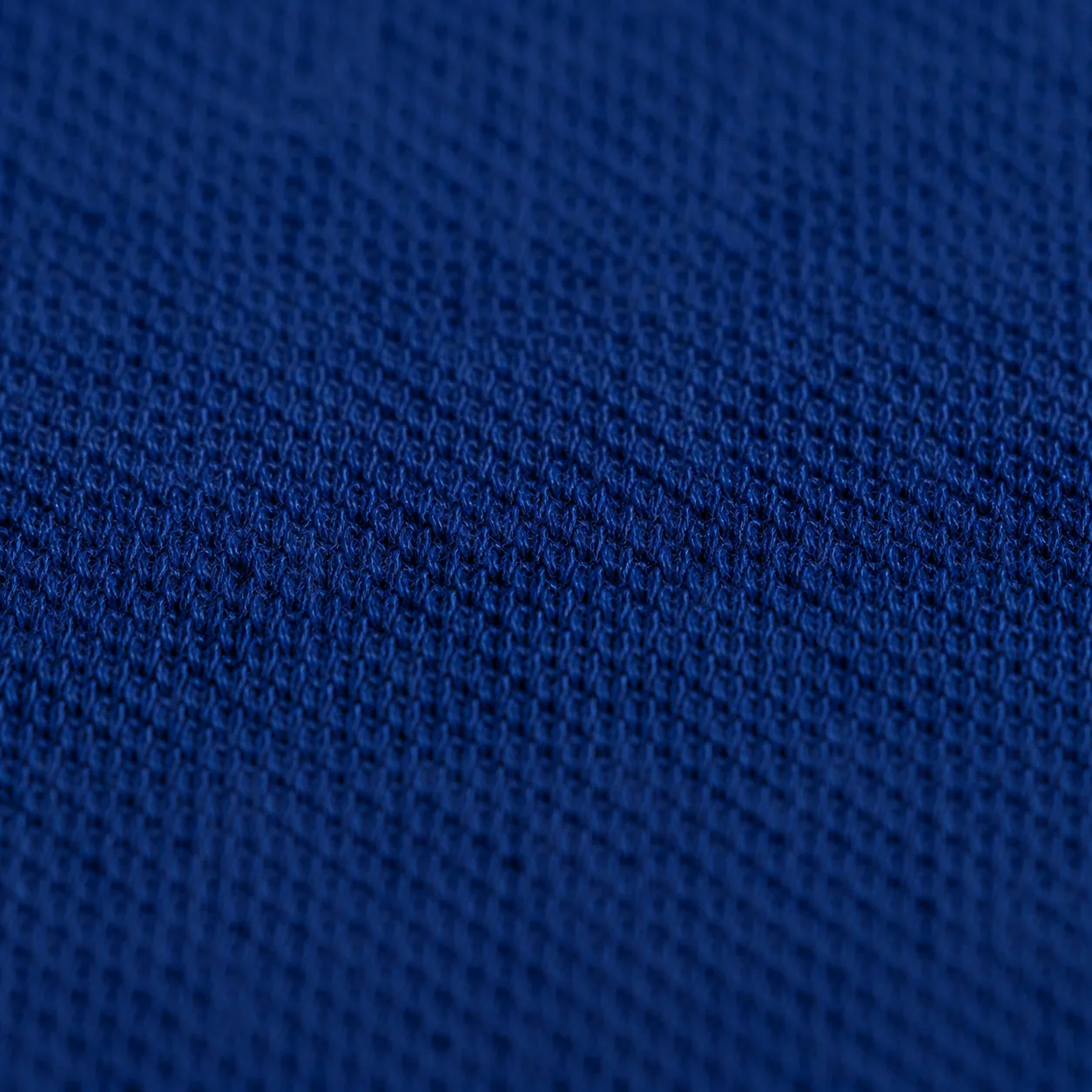 Macro de la maille piquée en coton biologique, le grain du tricot bien visible.